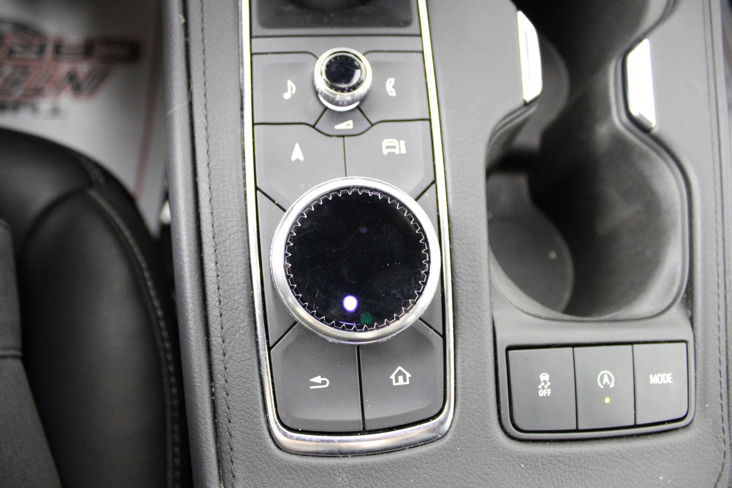 Used 2024 Cadillac XT4 Premium Luxury image 25