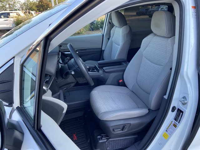 Used 2023 Toyota Sienna LE FWD image 18