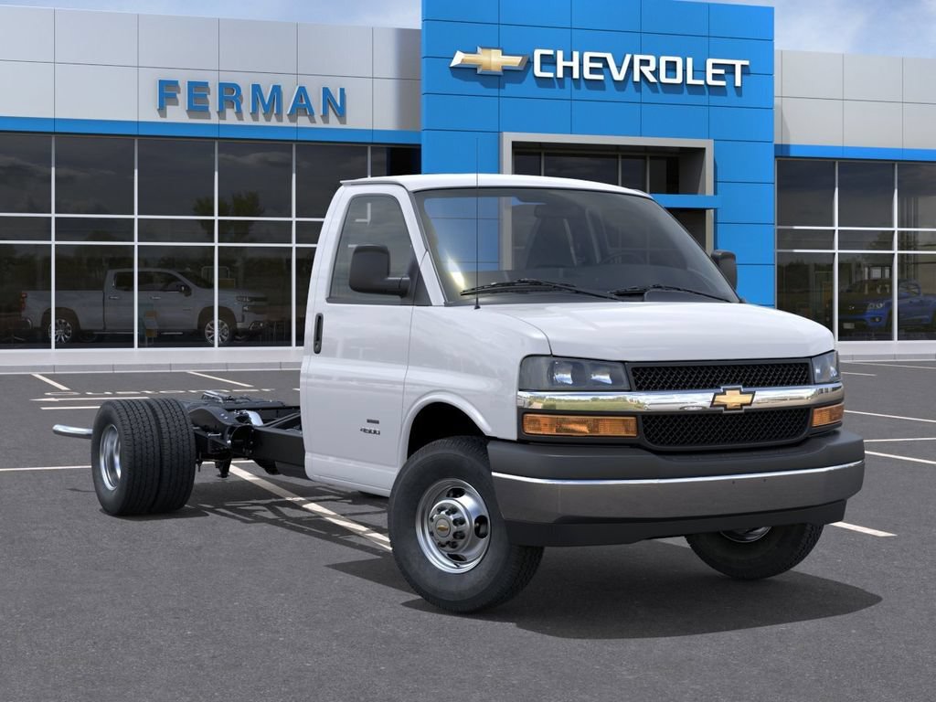 New 2026 Chevrolet Express 4500 w/ Power Convenience Package RWD image 8