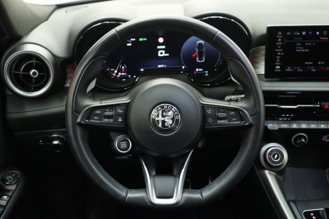 Used 2024 Alfa Romeo Tonale Veloce w/ Premium Interior Package AWD/4WD image 25
