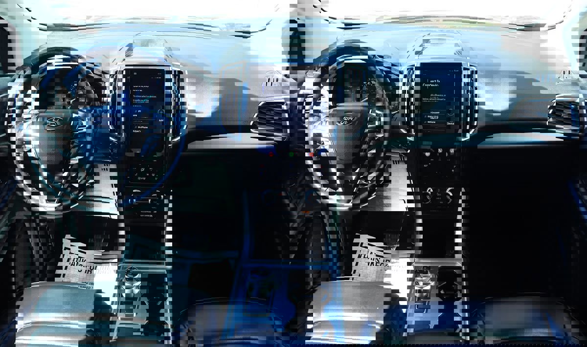 Used 2024 Ford Edge SEL image 33