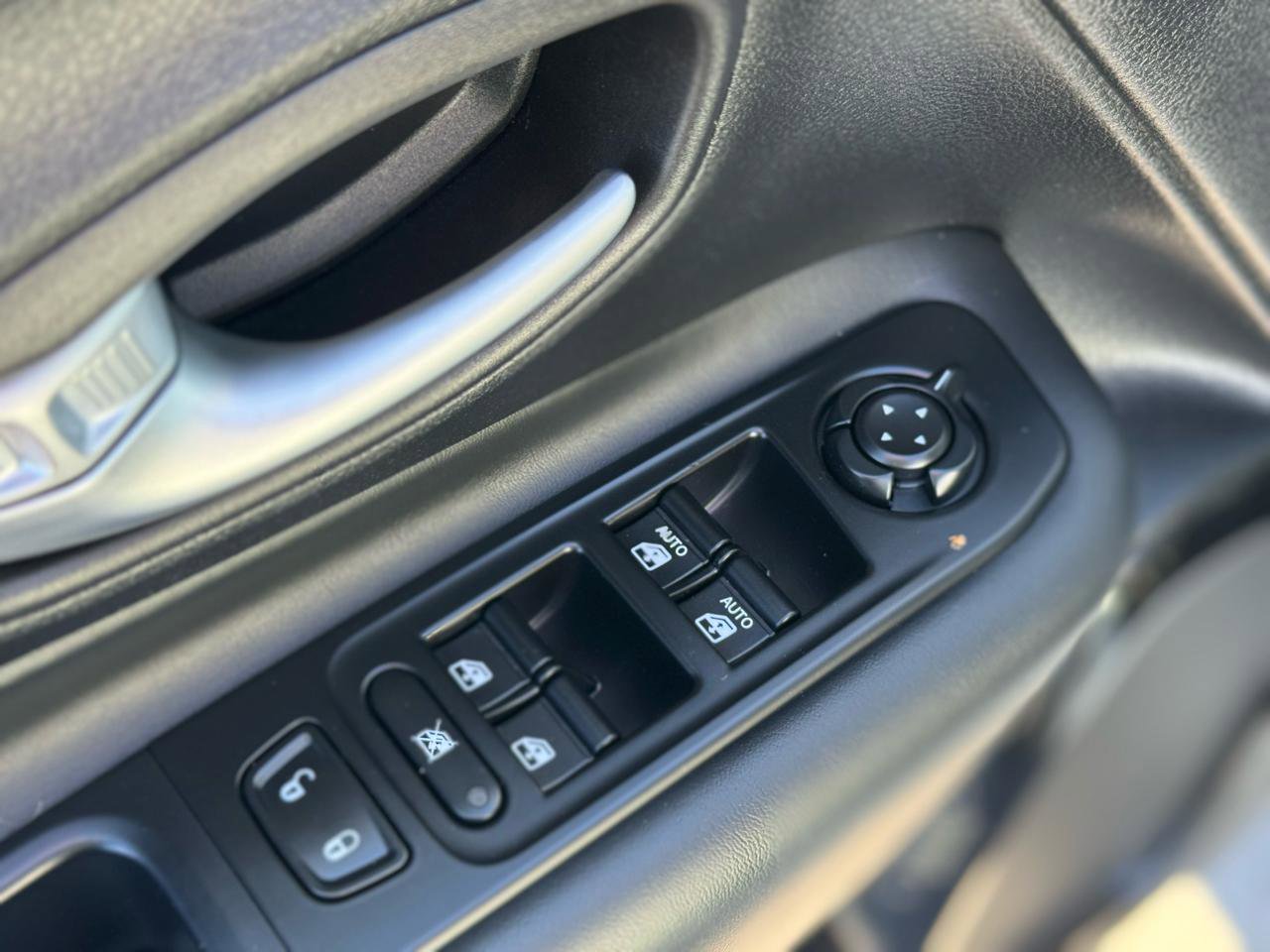 Used 2019 Jeep Renegade Altitude w/ Quick Order Package 2XM image 9