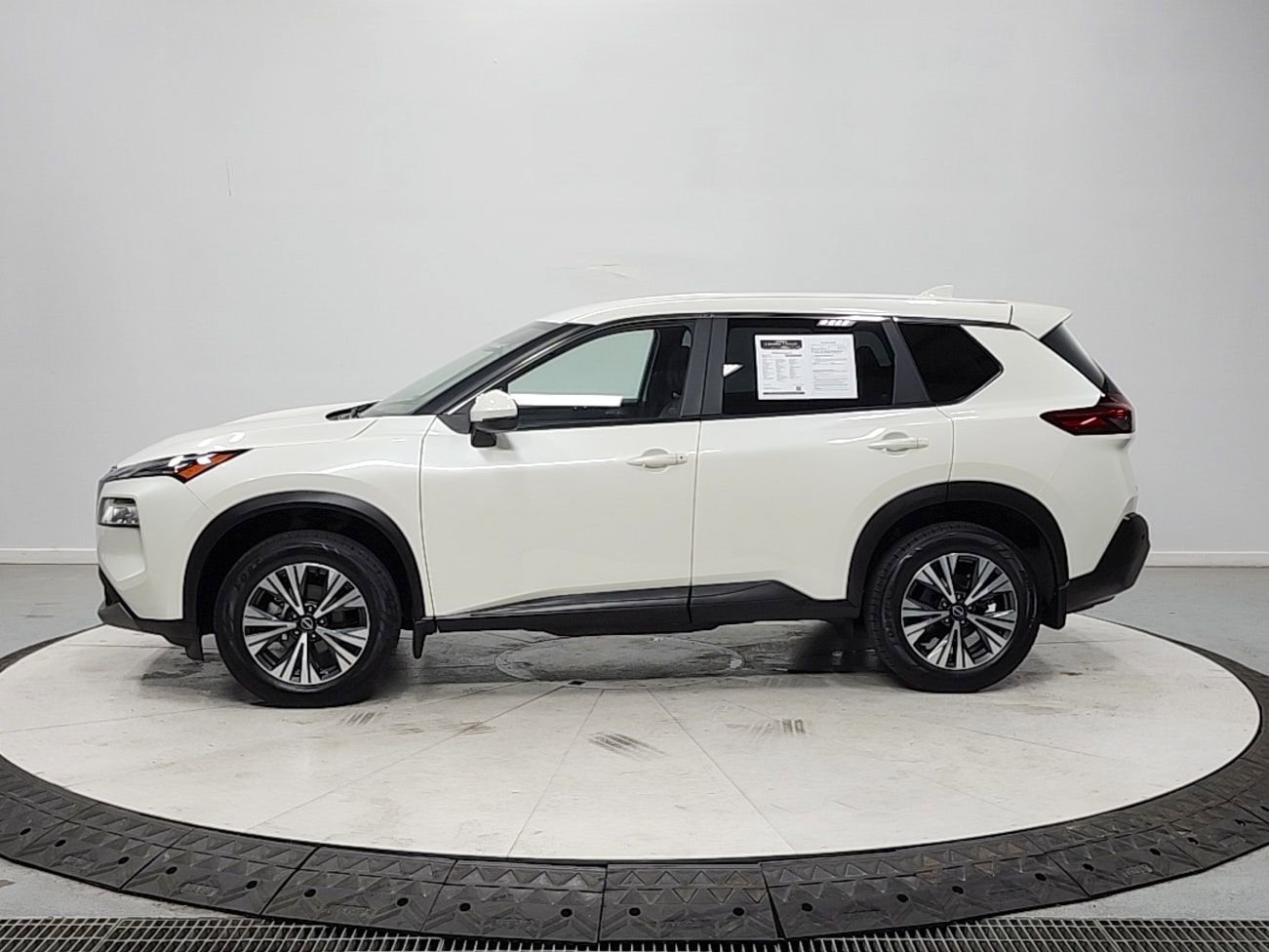 Used 2023 Nissan Rogue SV AWD/4WD image 4