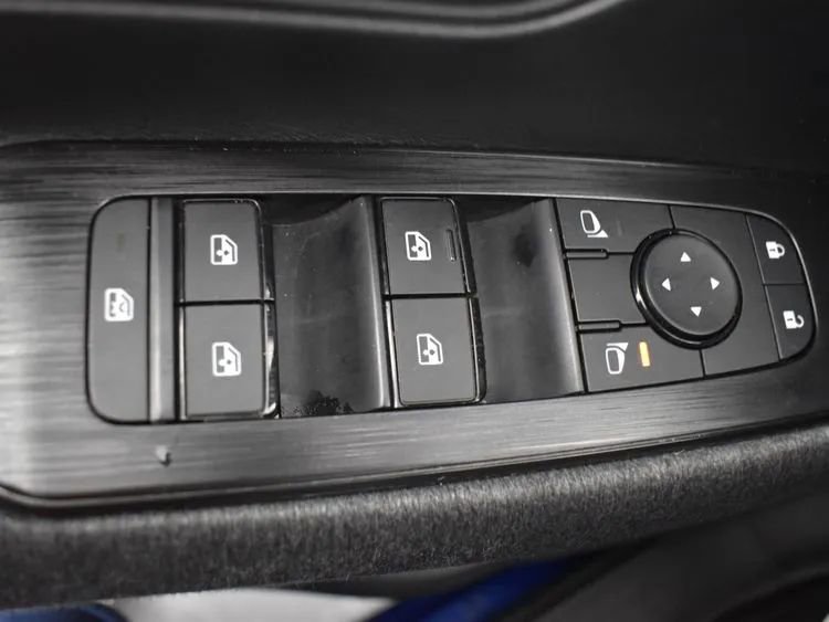 Used 2025 Nissan Kicks SV image 21