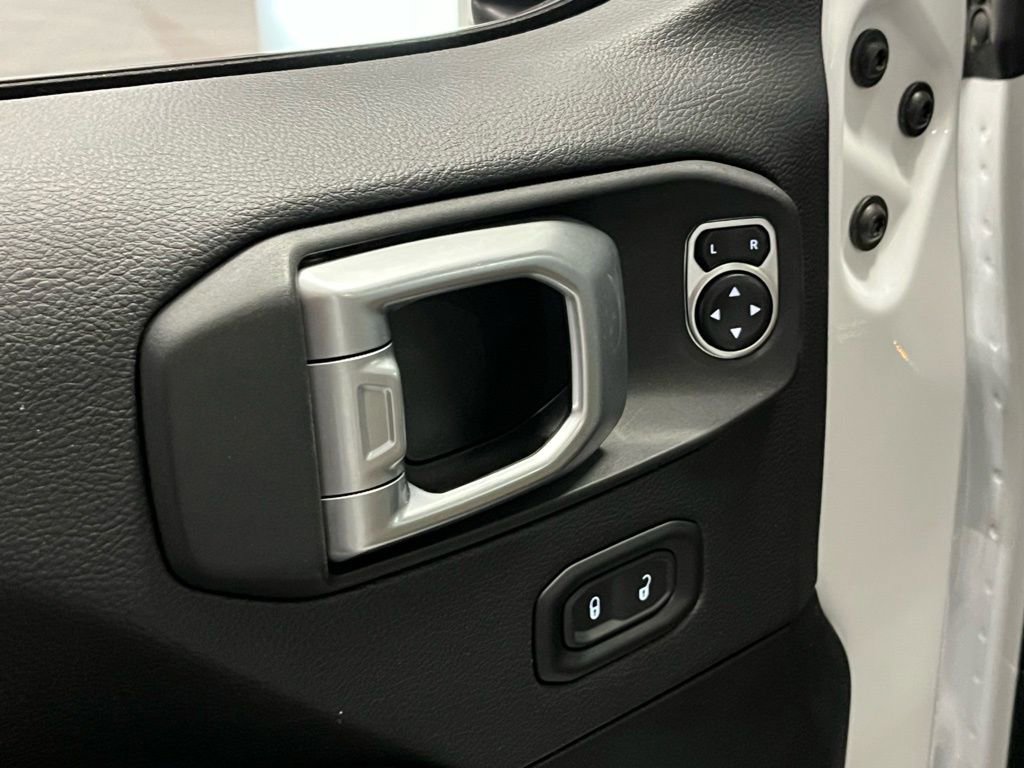 Used 2020 Jeep Wrangler Unlimited Sahara image 15