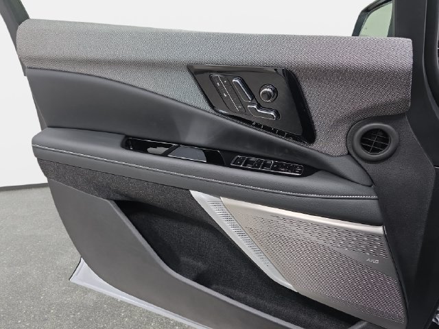 New 2027 Cadillac Optiq Luxury w/ LPO, Floor Liner Package AWD/4WD image 24