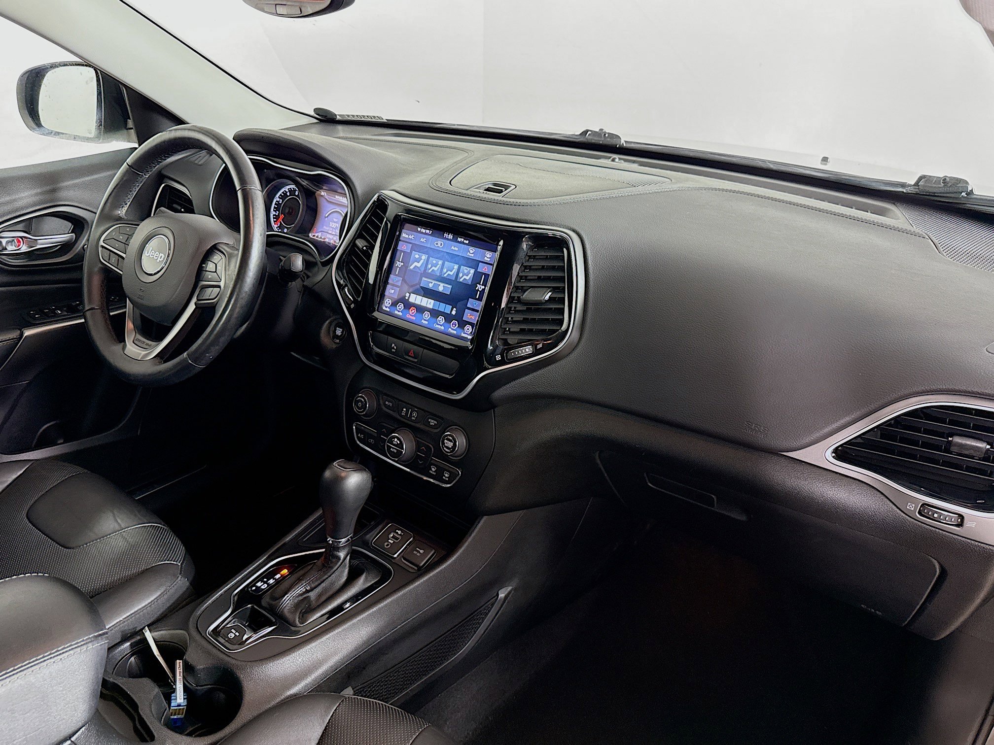 Used 2020 Jeep Cherokee Limited FWD image 37