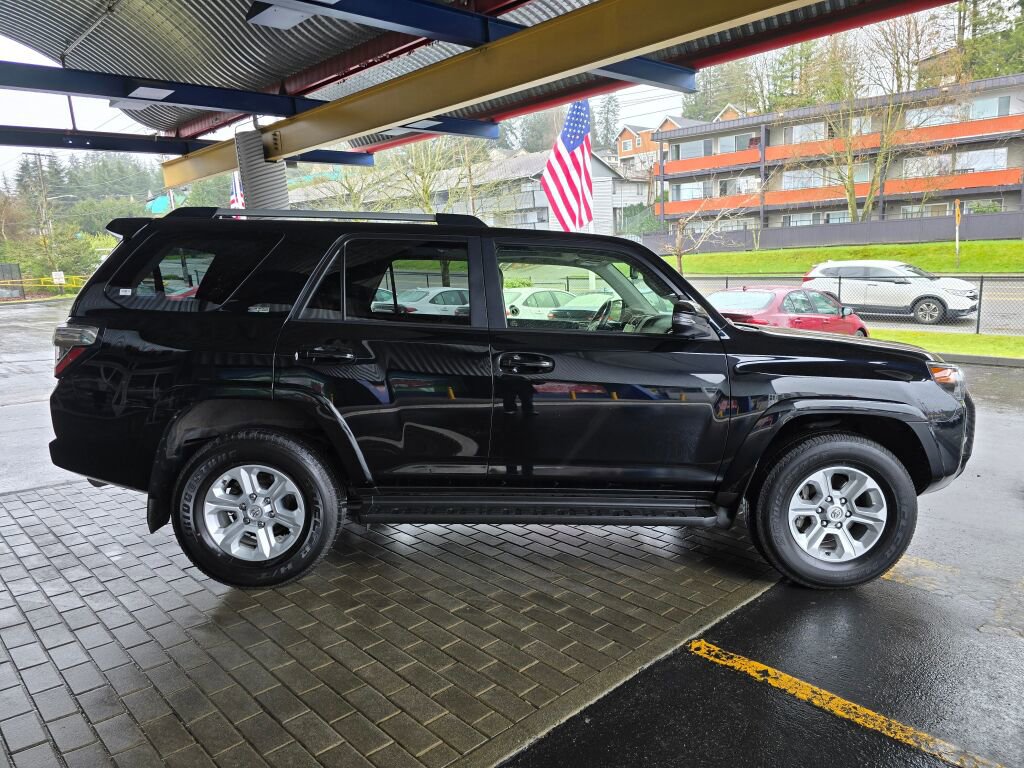 Used 2024 Toyota 4Runner SR5 Premium w/ Moonroof Package AWD/4WD image 4