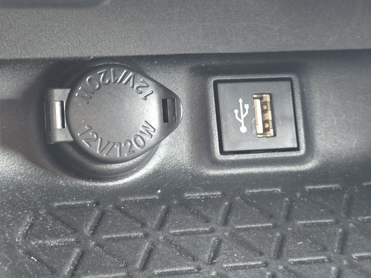 Certified 2023 Toyota RAV4 LE AWD/4WD image 27