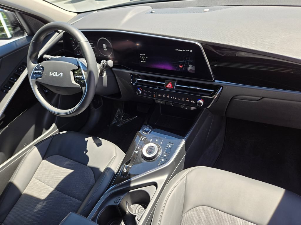 Certified 2024 Kia Niro Wind w/ Wind Preserve Package FWD image 11