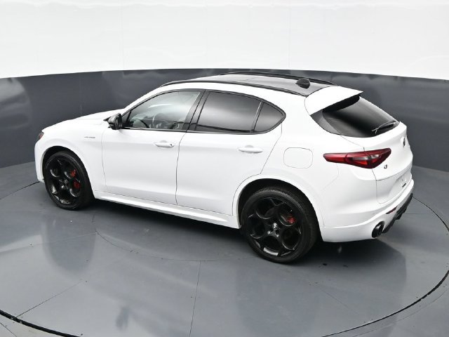 Used 2022 Alfa Romeo Stelvio Veloce AWD/4WD image 43