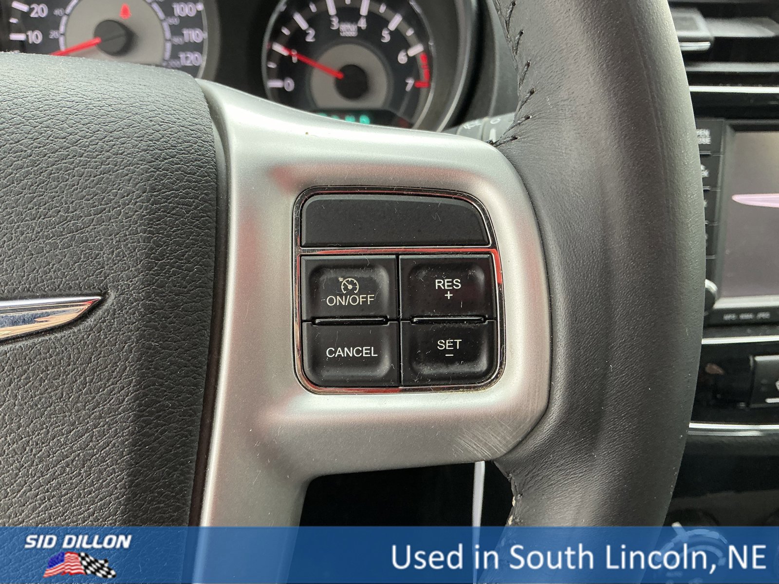 Used 2013 Chrysler 200 Limited image 9