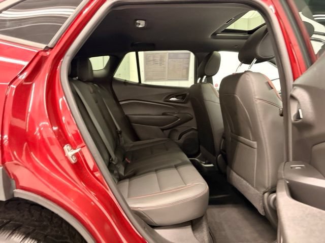 Used 2024 Chevrolet Trax RS w/ Sunroof Package FWD image 9