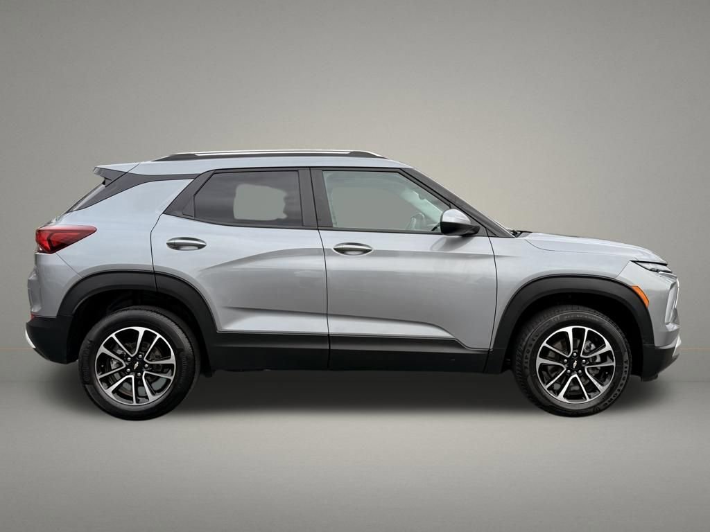Used 2025 Chevrolet TrailBlazer LT AWD/4WD image 6