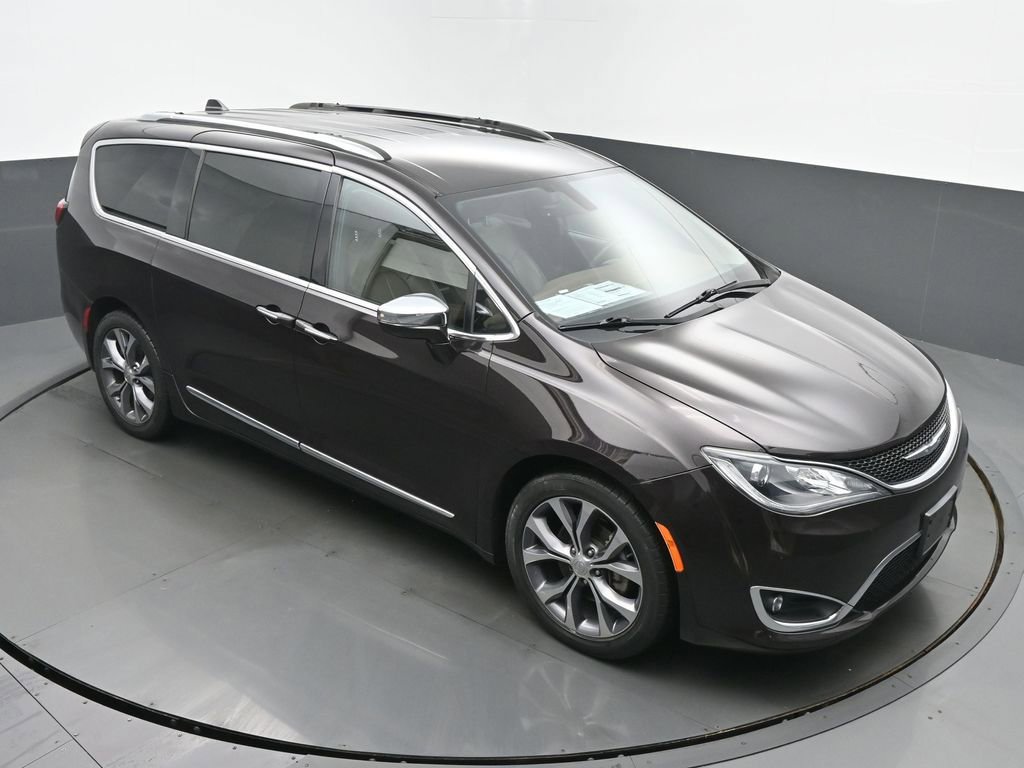 Used 2018 Chrysler Pacifica Limited image 44