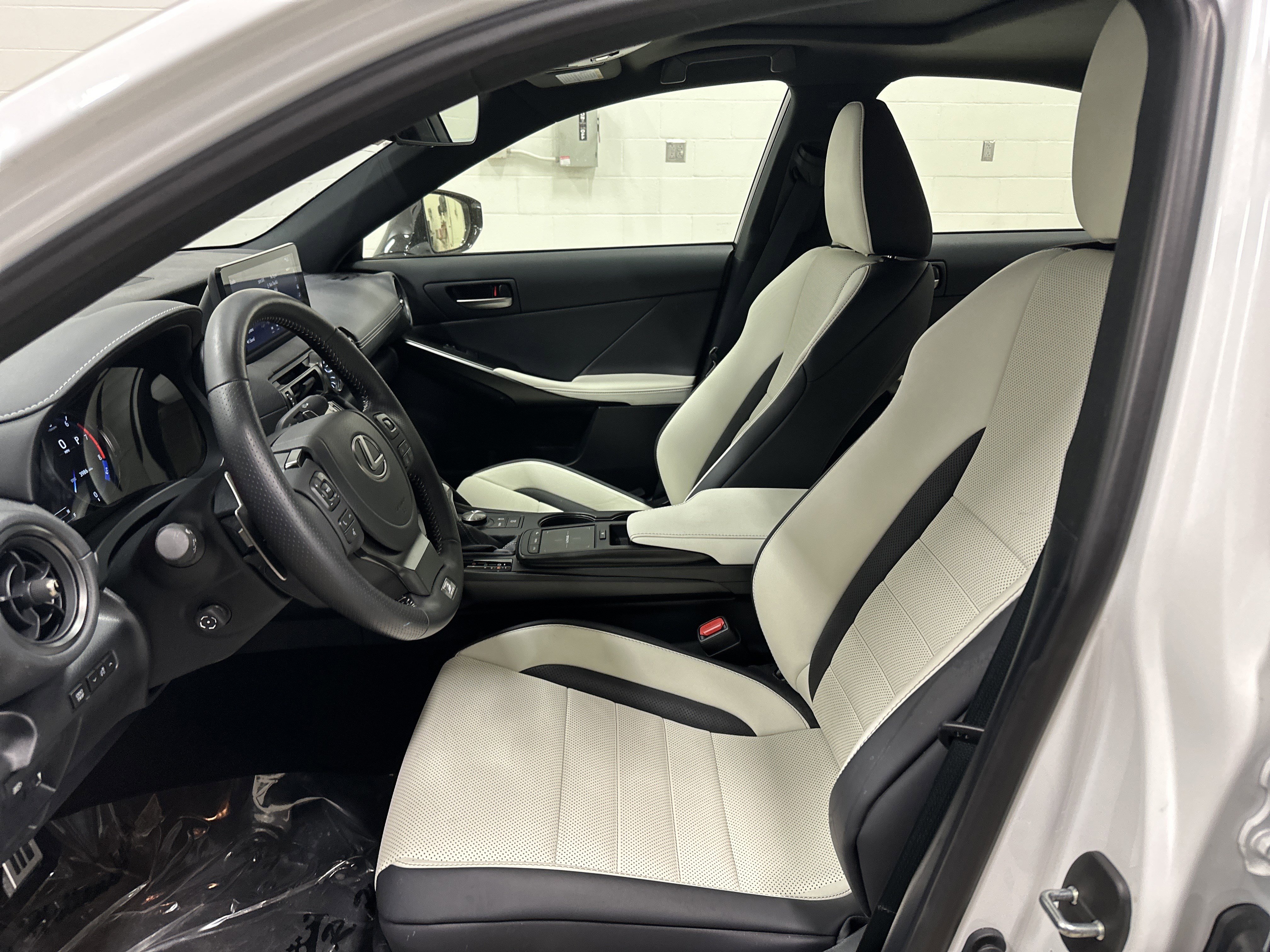 Used 2025 Lexus IS 350 F Sport w/ Navigation Package AWD/4WD image 16
