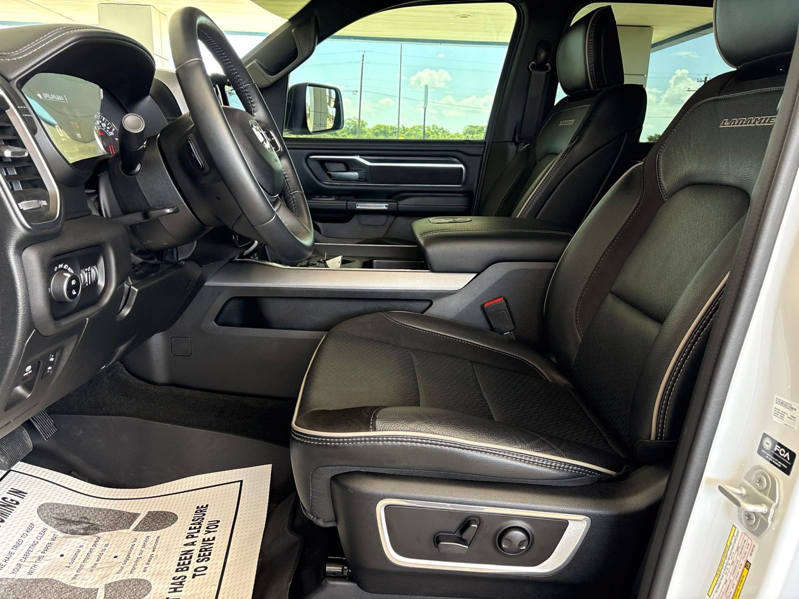 Used 2024 RAM 1500 Laramie AWD/4WD image 17