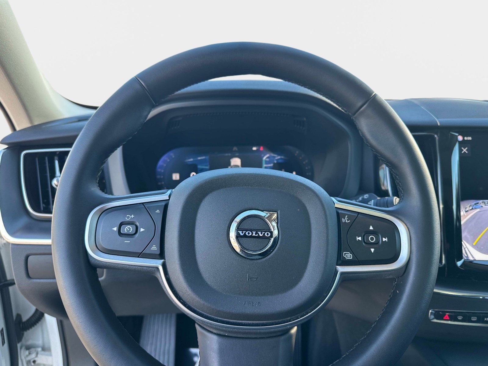 Certified 2025 Volvo XC60 B5 Core image 24