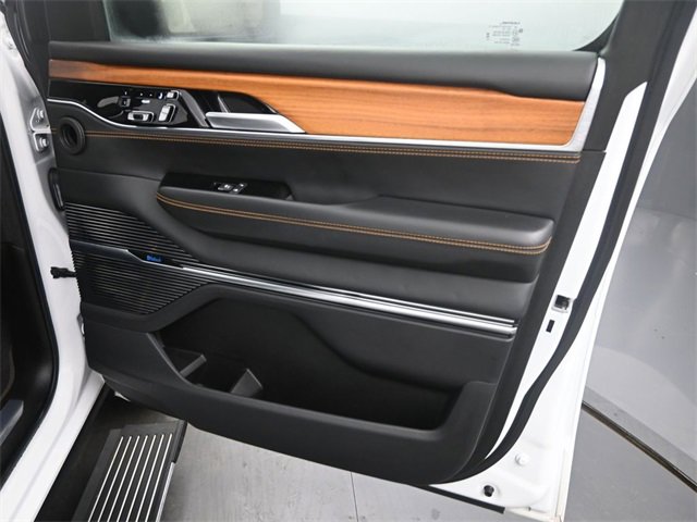 Used 2024 Jeep Grand Wagoneer L Series III image 22