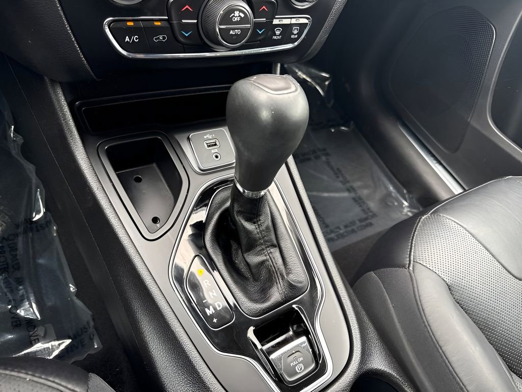 Used 2019 Jeep Cherokee Limited FWD image 17