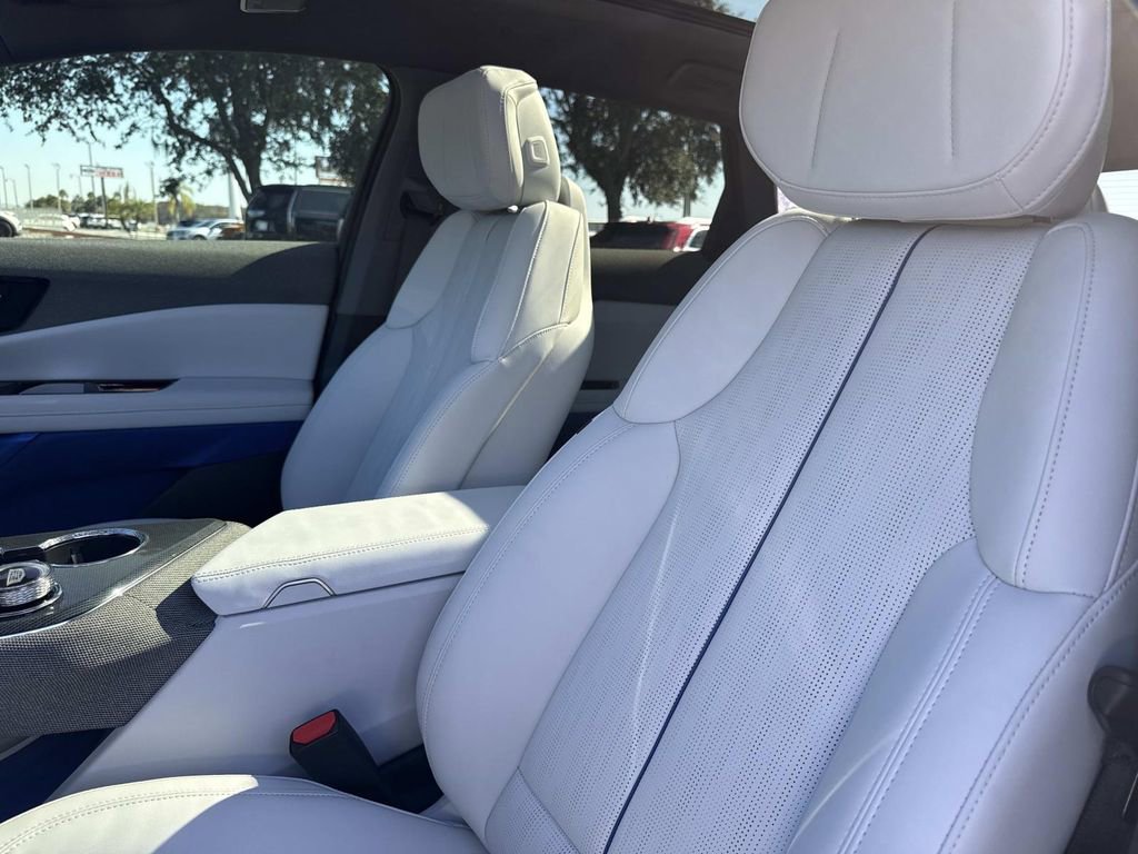 New 2026 Cadillac Optiq Luxury 2 image 21