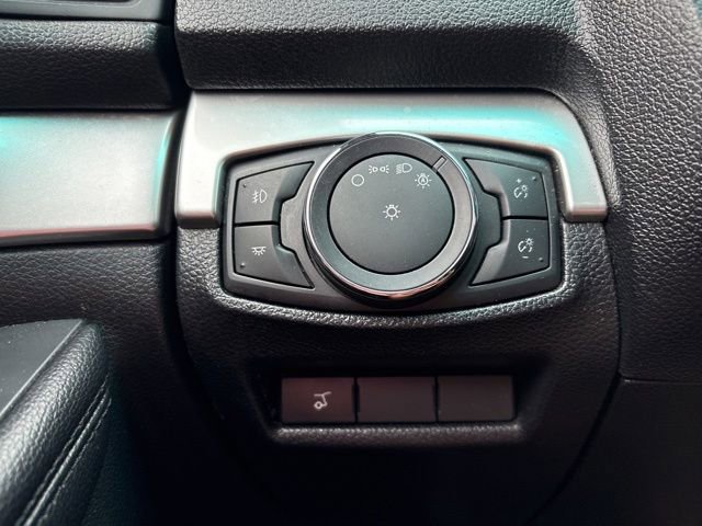 Used 2017 Ford Explorer XLT w/ Equipment Group 202A AWD/4WD image 20