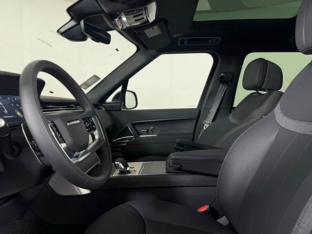 New 2025 Land Rover Range Rover SE image 6