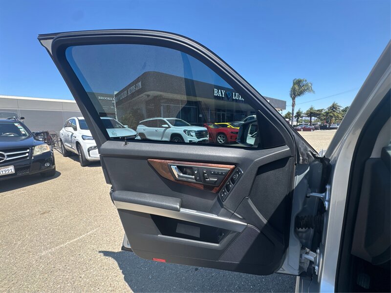 Used 2011 Mercedes-Benz GLK 350 4MATIC image 73