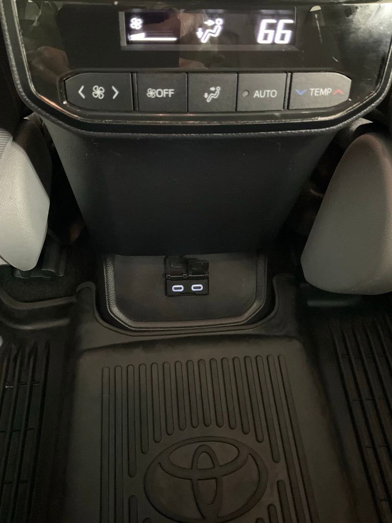 Used 2023 Toyota Highlander LE image 25