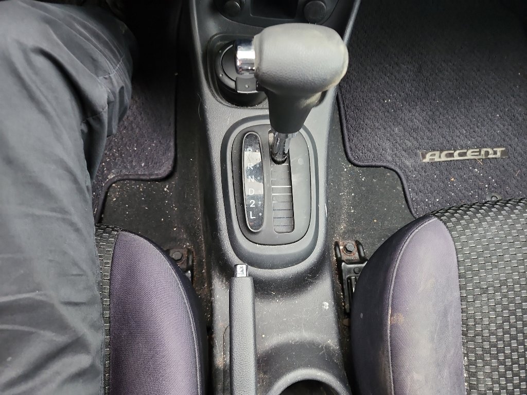 Used 2010 Hyundai Accent GS image 17