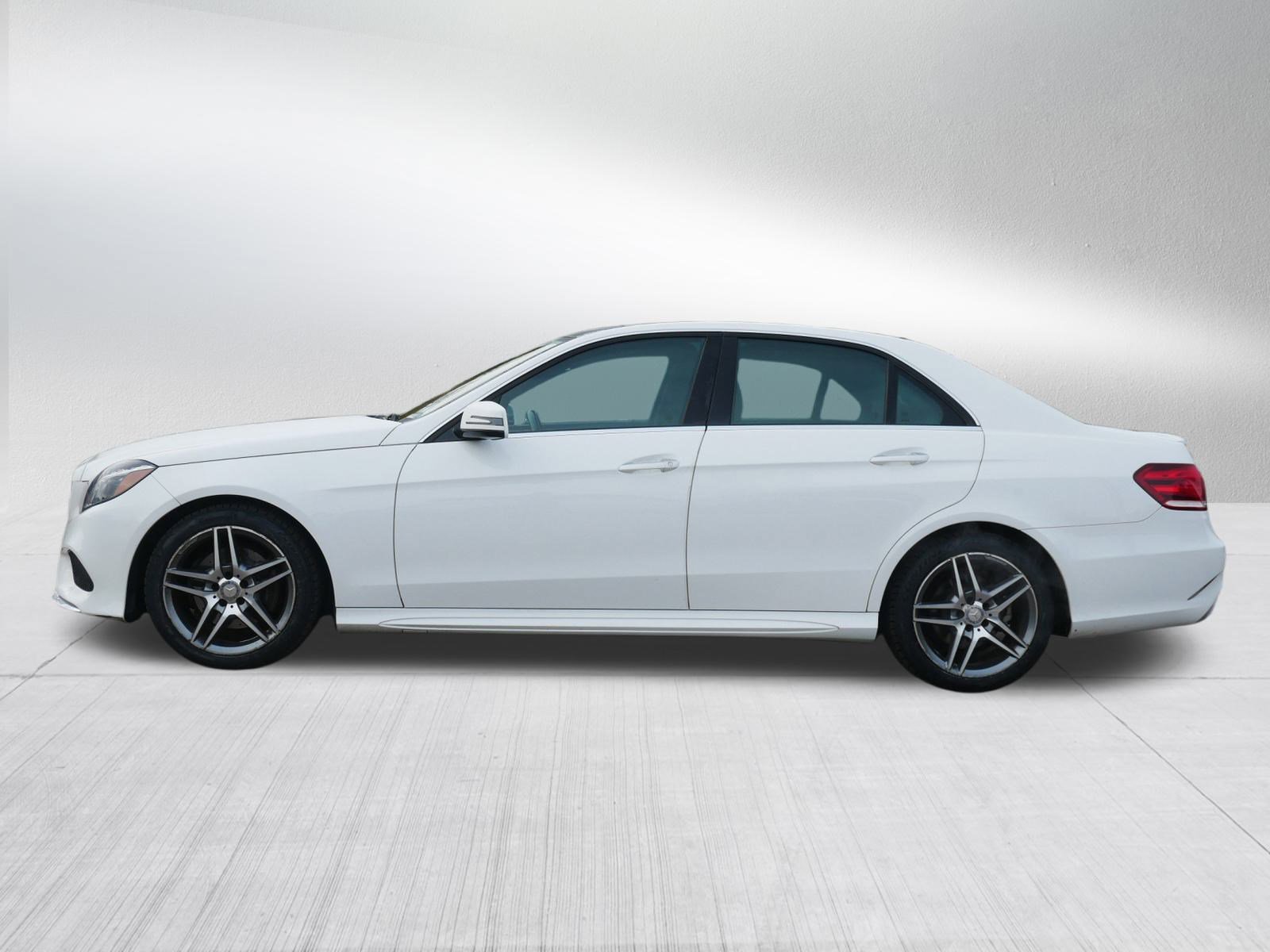Used 2015 Mercedes-Benz E 400 4MATIC Sedan image 8