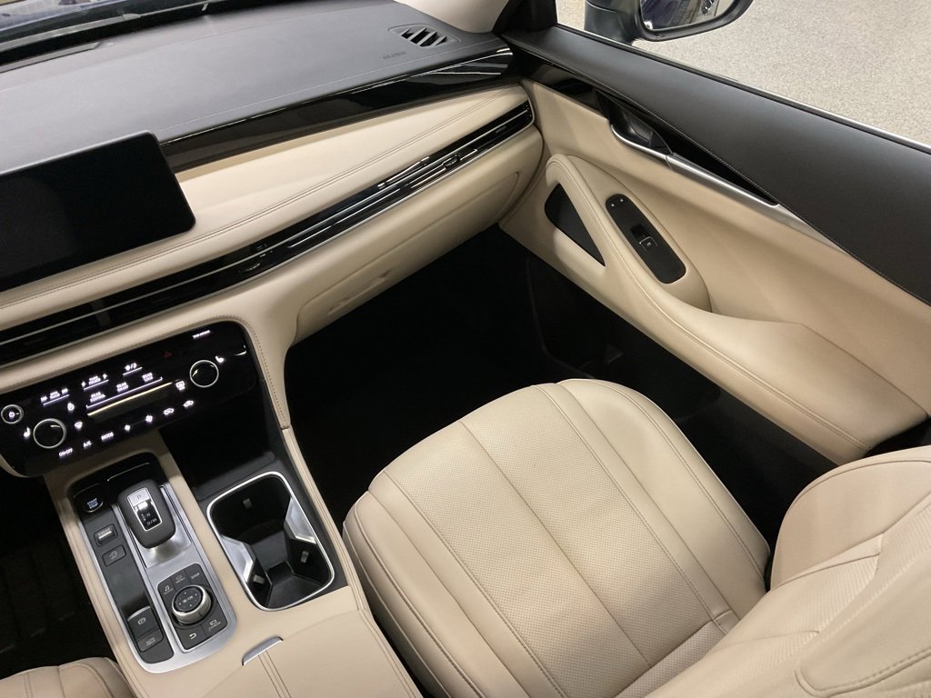 Used 2025 INFINITI QX60 Pure image 18