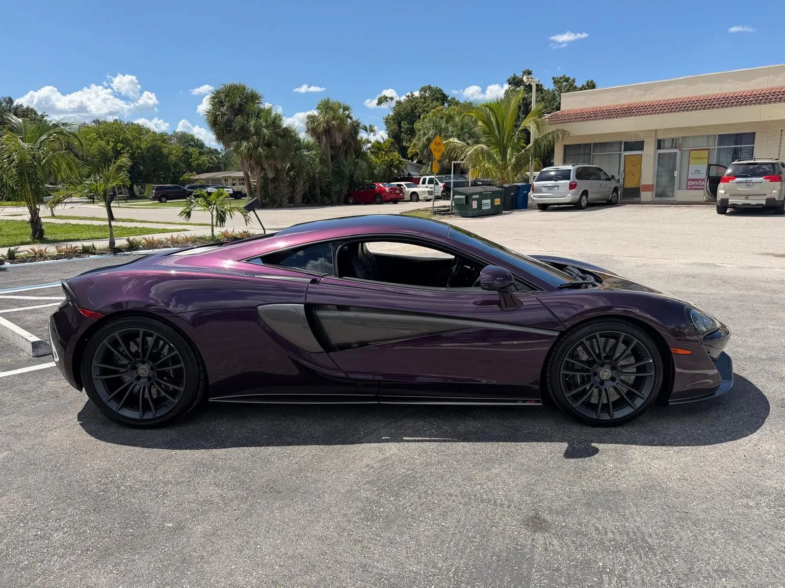 Used 2017 McLaren 570S Coupe RWD image 6