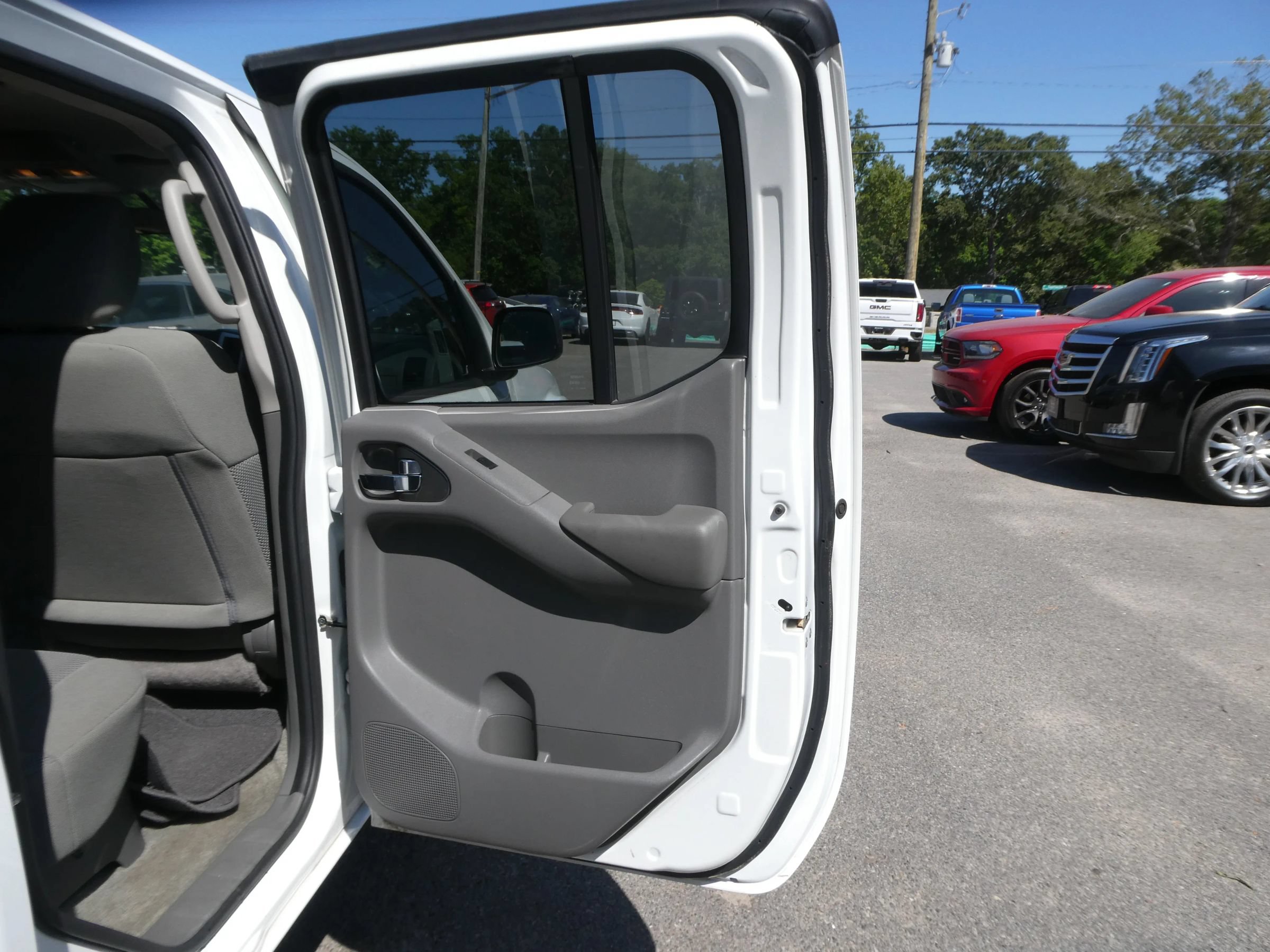 Used 2018 Nissan Frontier SV RWD image 23