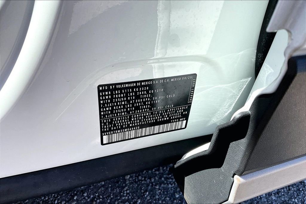Certified 2025 Volkswagen Tiguan SE image 30