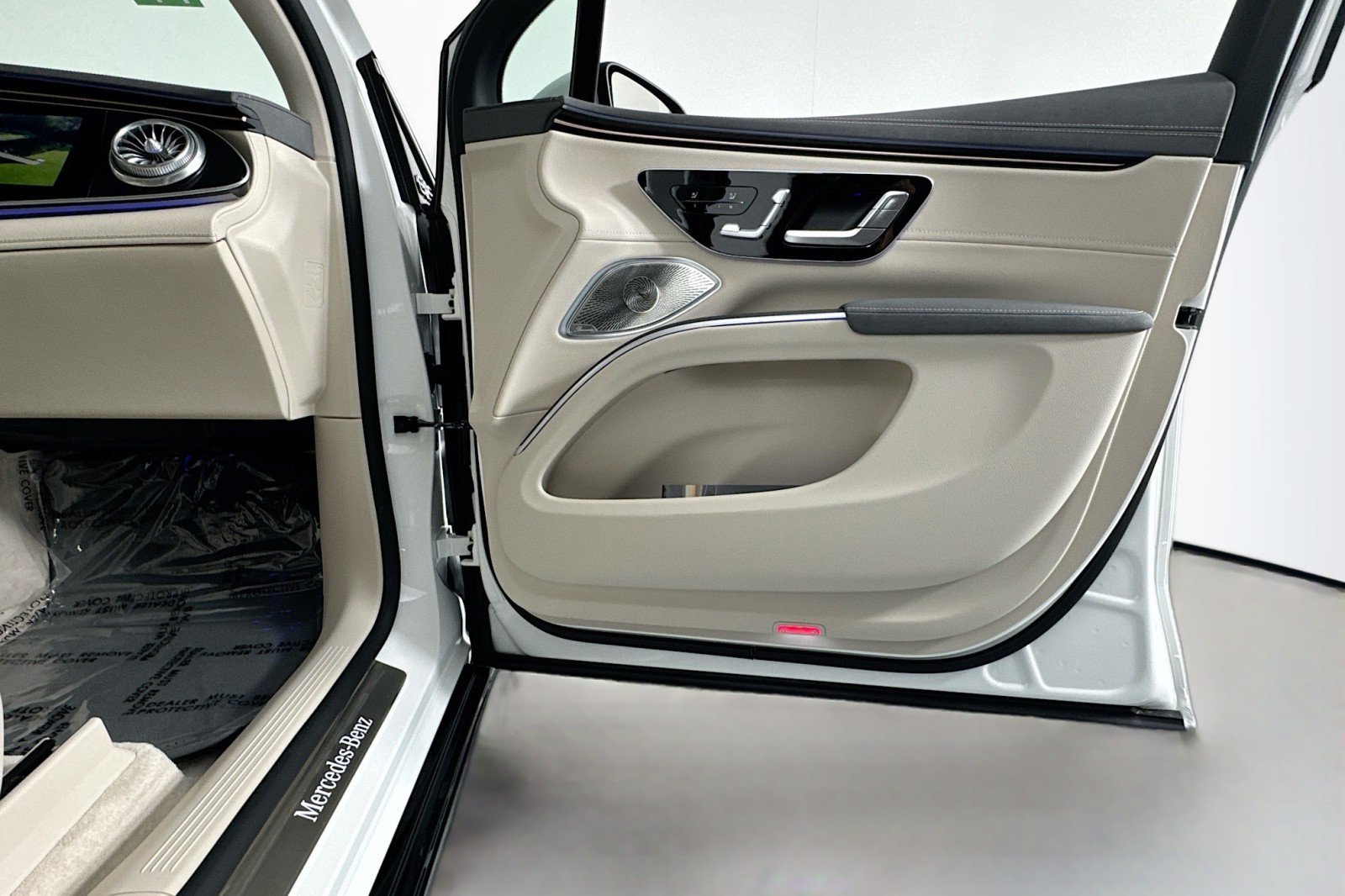 New 2026 Mercedes-Benz EQS 550 4MATIC SUV image 23