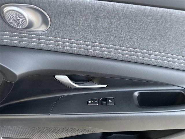 Used 2025 Hyundai Elantra Limited image 14