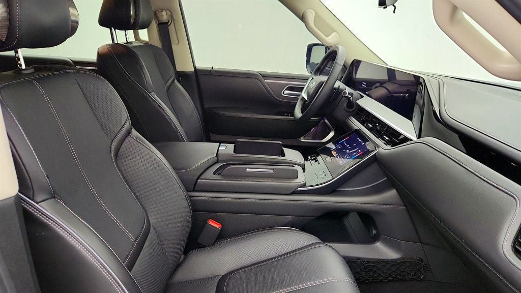 Used 2025 INFINITI QX80 Sensory w/ Premium Cargo Package AWD/4WD image 26
