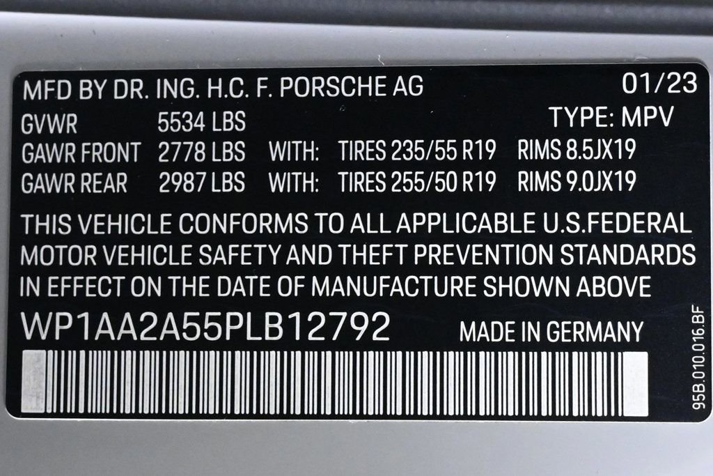 Certified 2023 Porsche Macan image 27