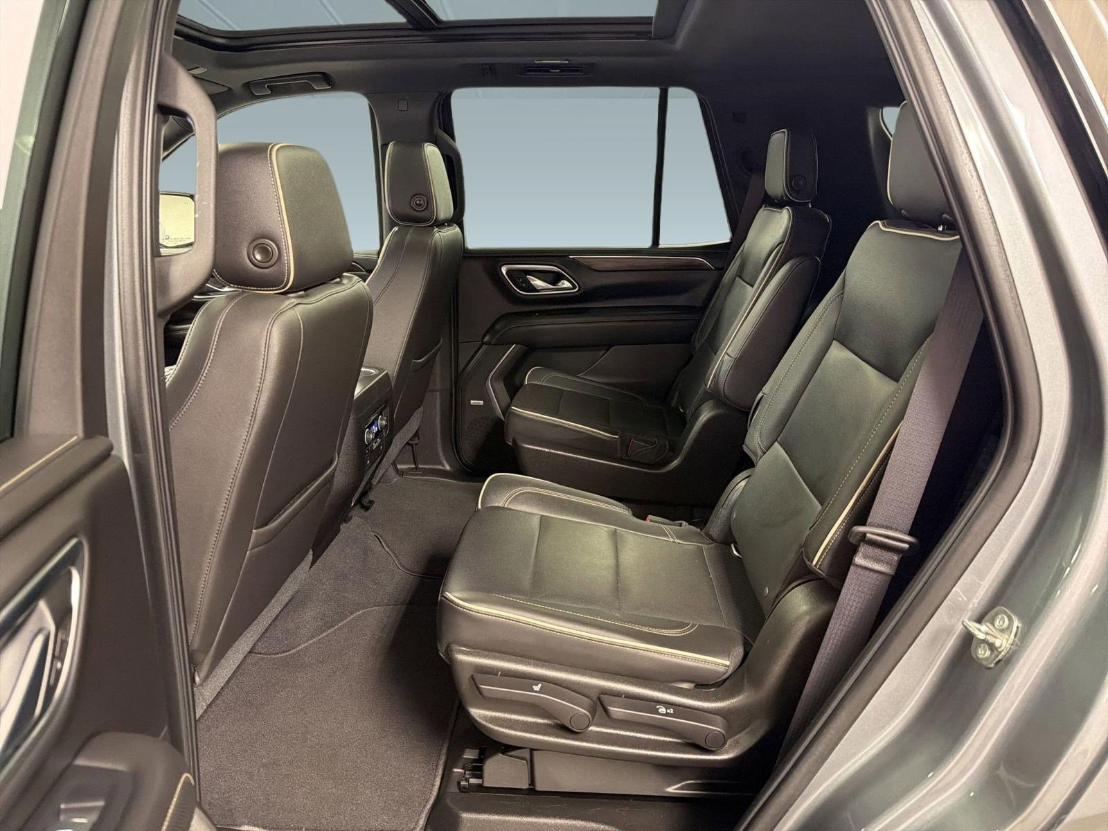 Used 2021 Chevrolet Tahoe Premier w/ Premium Package AWD/4WD image 14