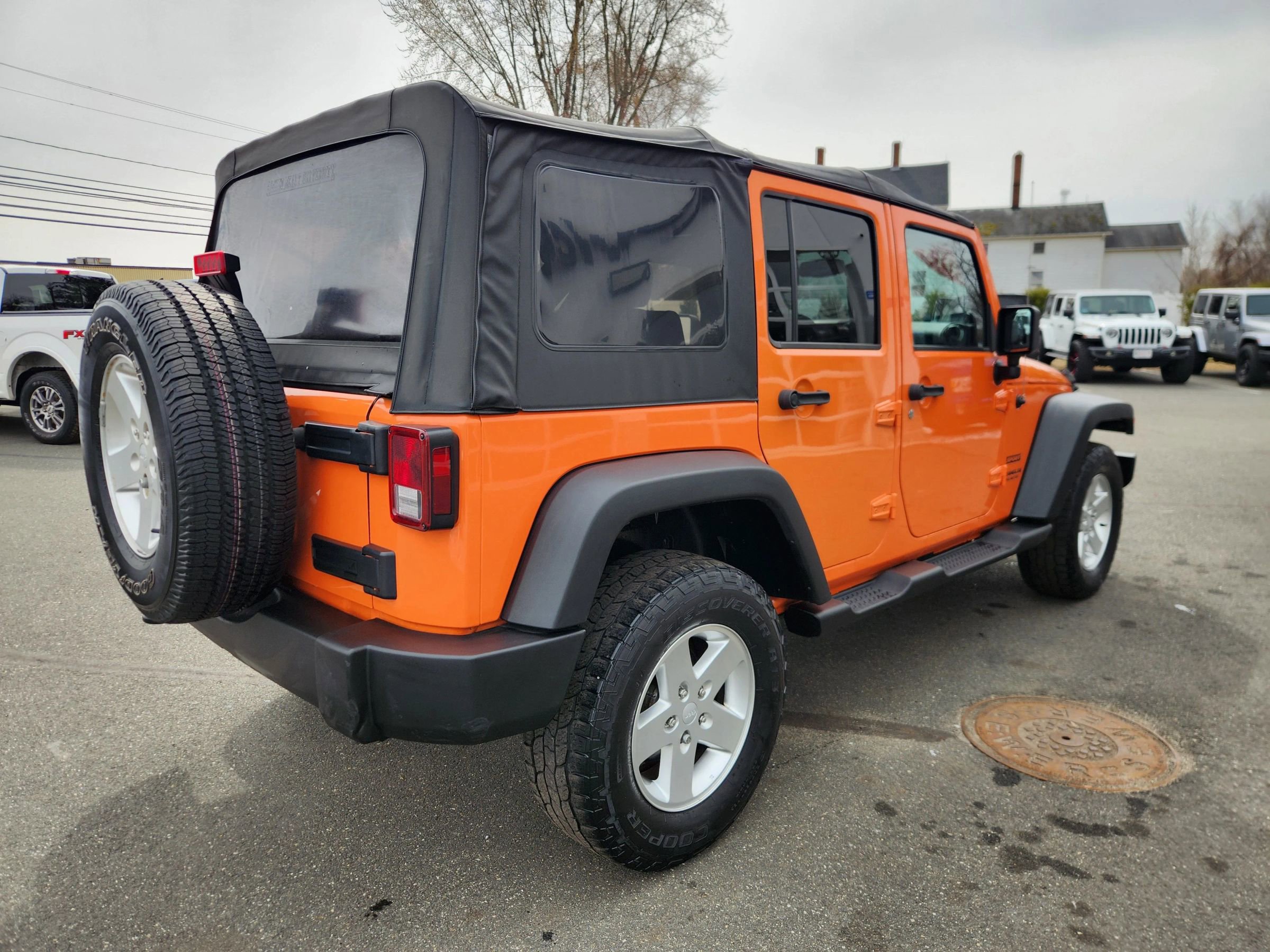 Used 2013 Jeep Wrangler Unlimited Sport AWD/4WD image 16