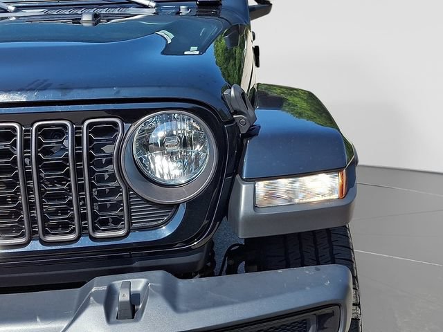 Used 2024 Jeep Gladiator Sport AWD/4WD image 11