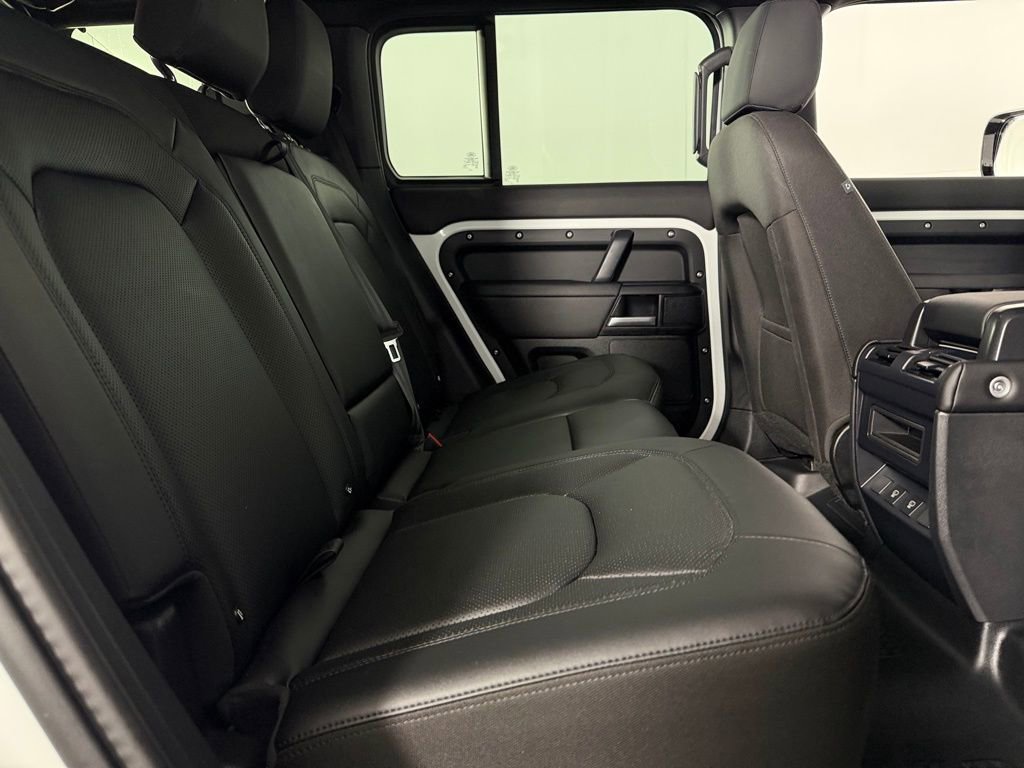 Used 2025 Land Rover Defender 110 S image 29