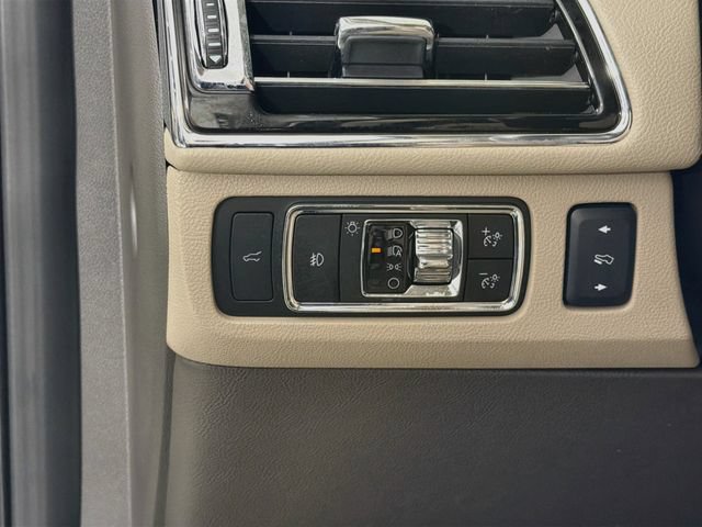 Certified 2024 Lincoln Navigator Reserve AWD/4WD image 12