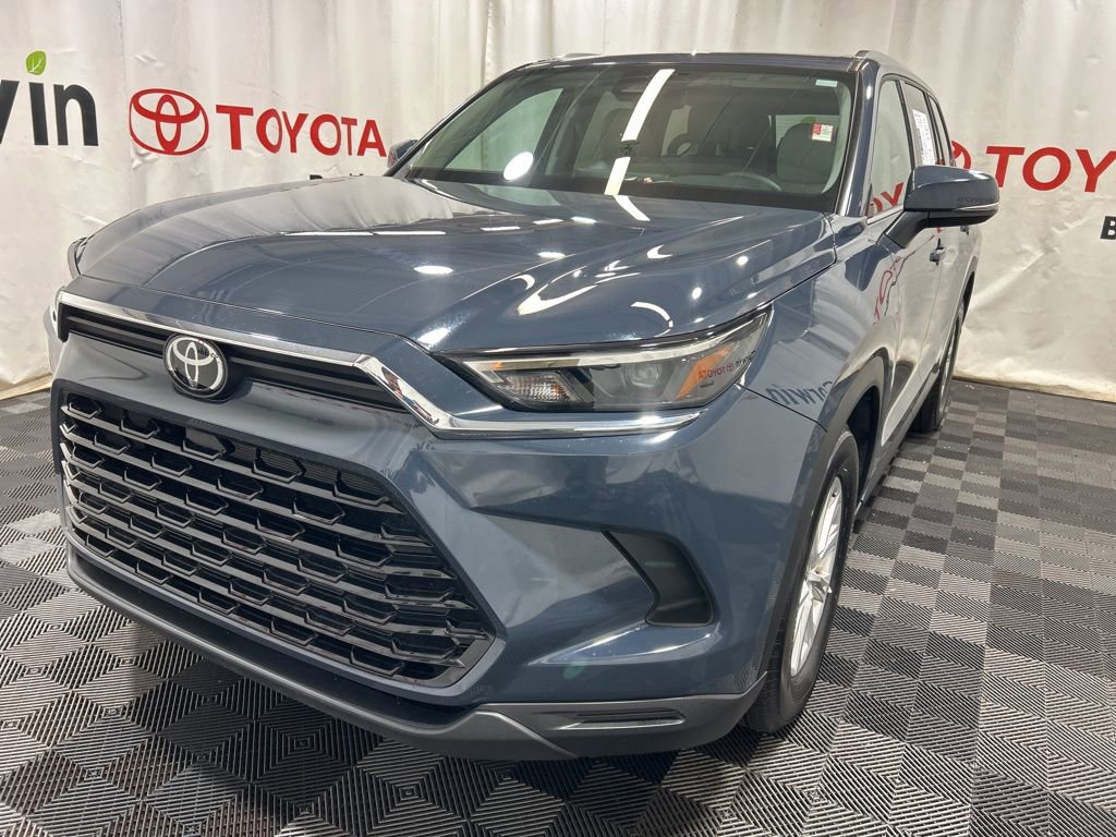 Used 2025 Toyota Grand Highlander AWD image 3