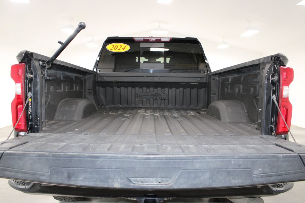 Used 2024 Chevrolet Silverado 2500 High Country w/ High Country Premium Package AWD/4WD image 11