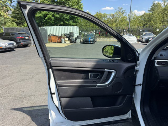 Used 2018 Land Rover Discovery Sport SE AWD/4WD image 18
