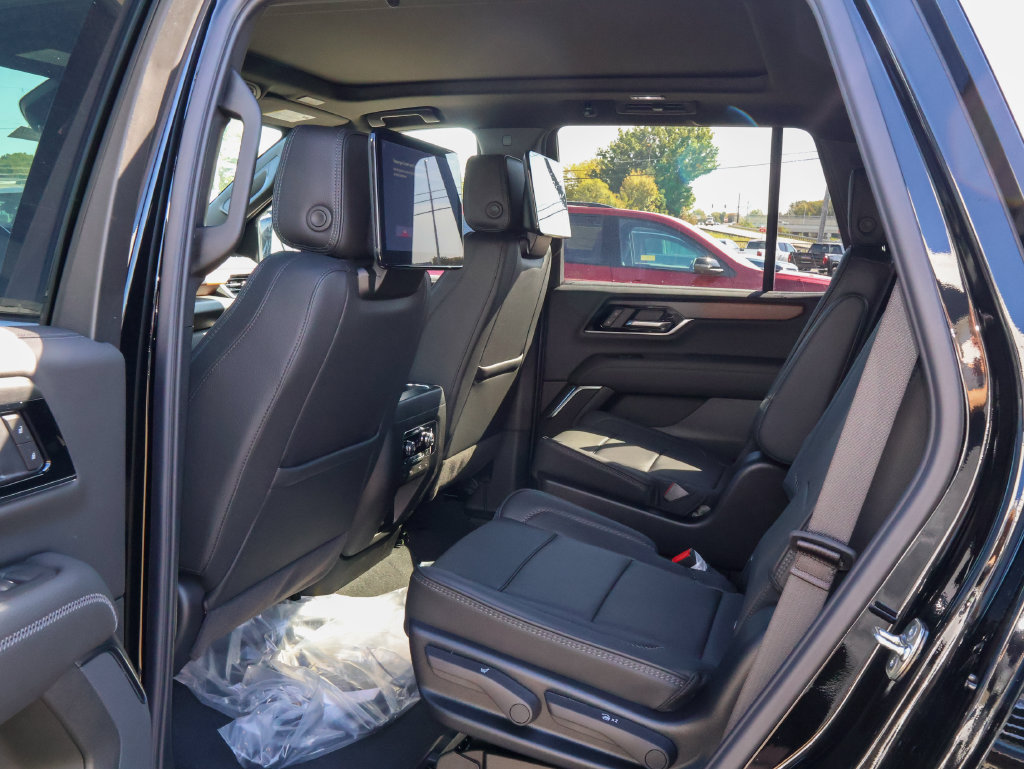 New 2027 GMC Yukon Denali w/ Denali Reserve Package AWD/4WD image 13