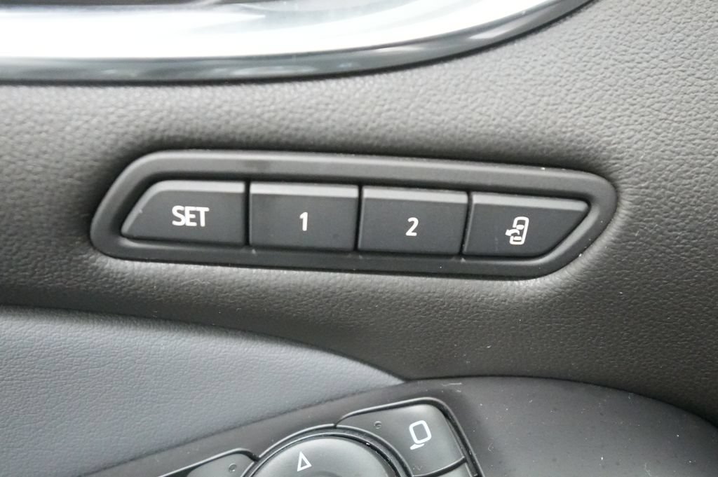 Used 2022 Buick Enclave Premium AWD/4WD image 14