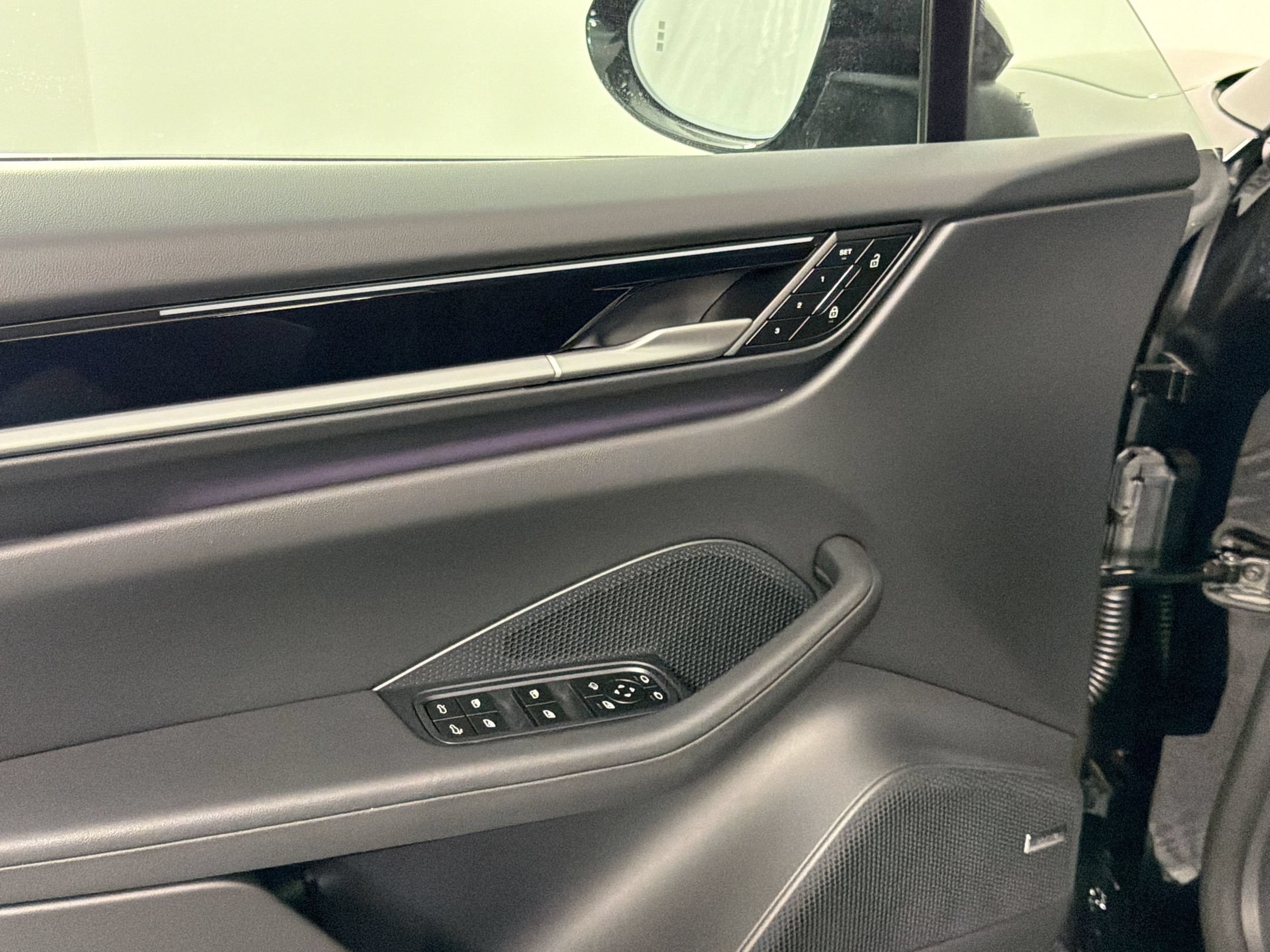 New 2026 Porsche Macan Electric RWD image 15